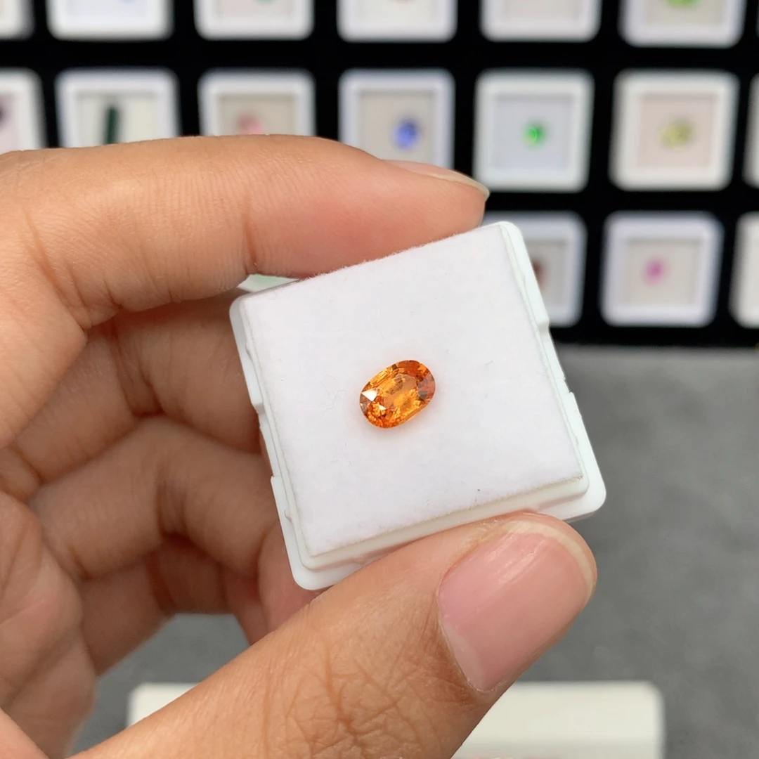 石榴石（芬达石）裸石未镶嵌5*7mm