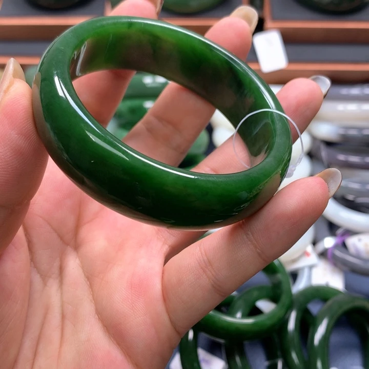 【闪购商品】未镶嵌手镯和田玉（碧玉）