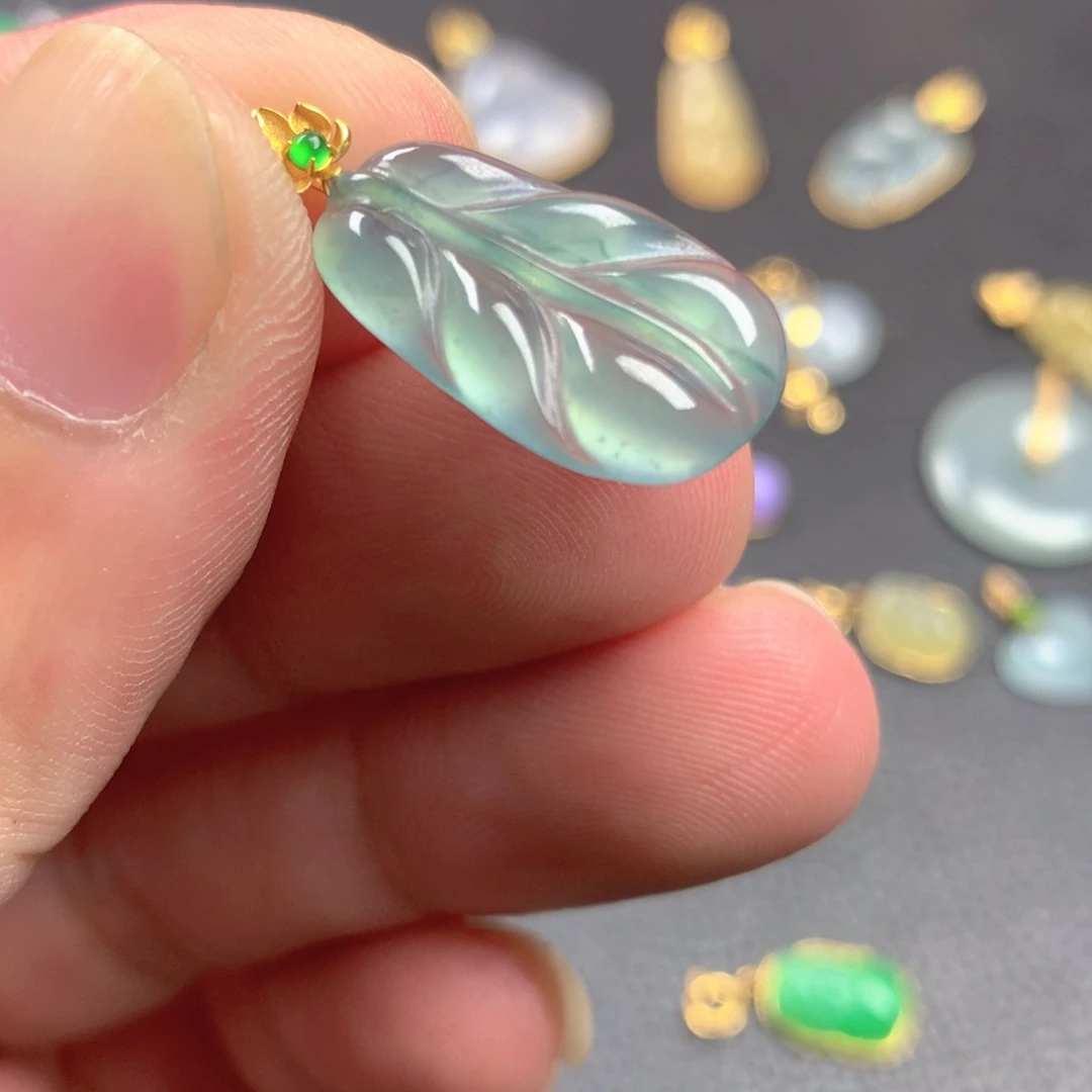 【闪购商品】颈饰18K金镶嵌翡翠翡翠