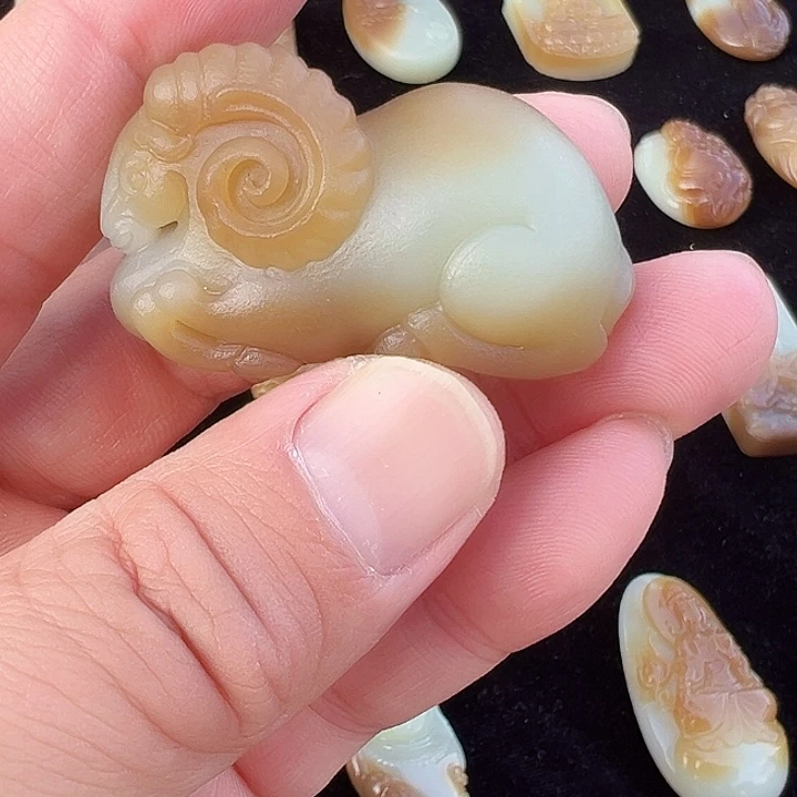 和田玉（糖玉）未镶嵌吊坠(不含链)