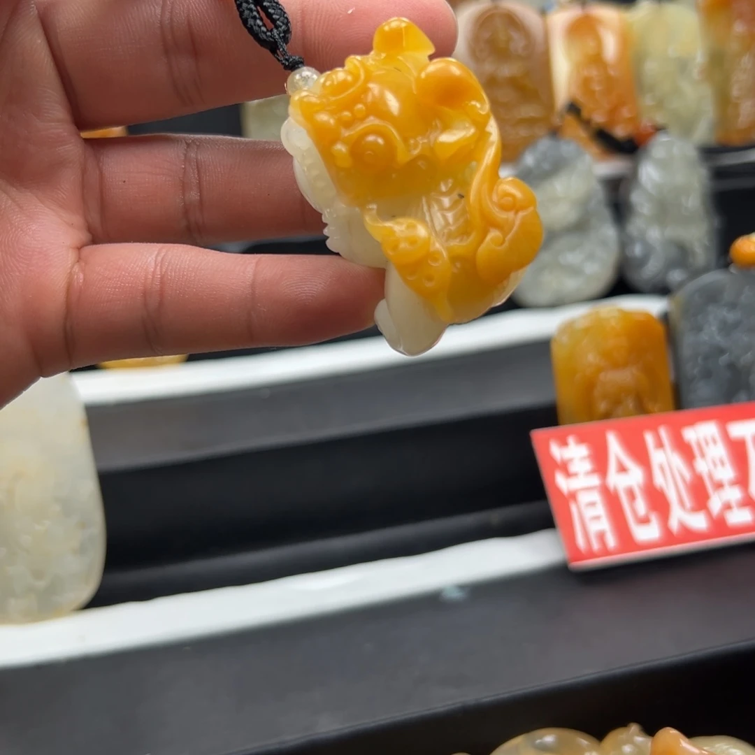 未镶嵌石英质玉（黄龙玉）黄龙玉