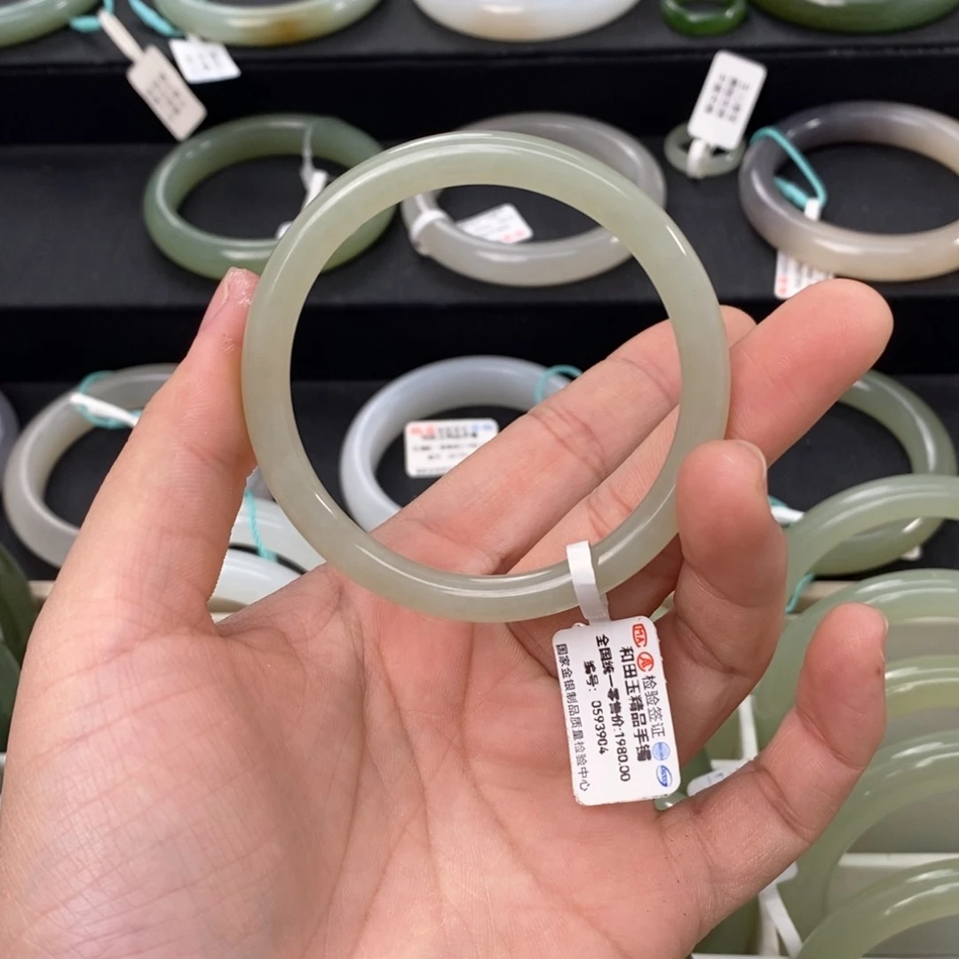 和田玉手镯未镶嵌53.54