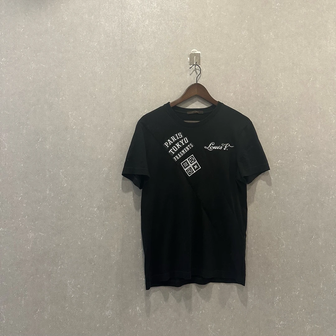 99新 LouisVuitton/路易威登 纯色刺绣图案圆领短袖 M码003471