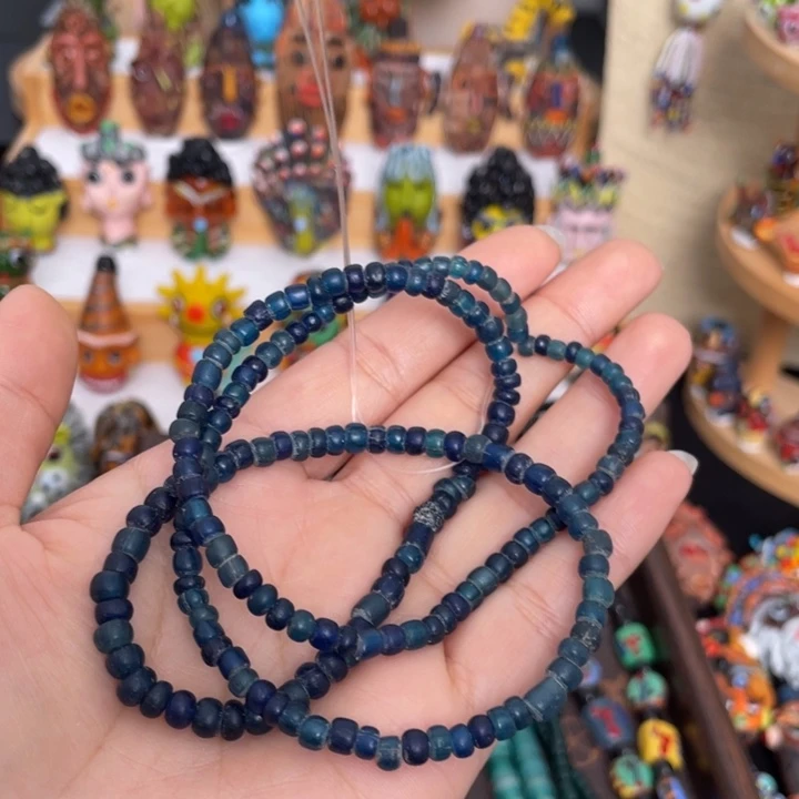 52 腓尼基琉璃珠子1条