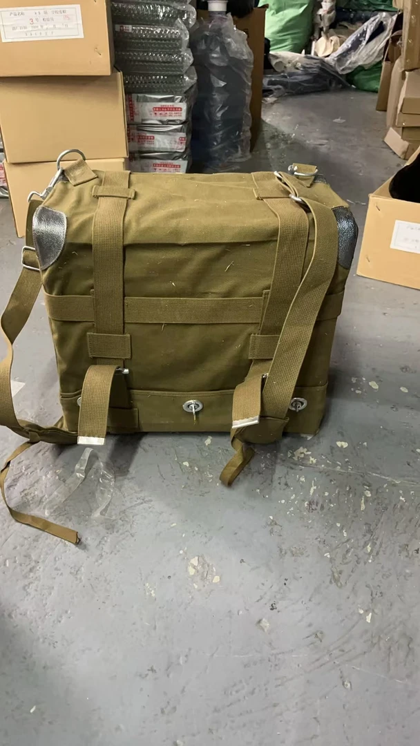 带背带保温桶露营户外纯色大容量旅行可手提可背绿色复古密封储存