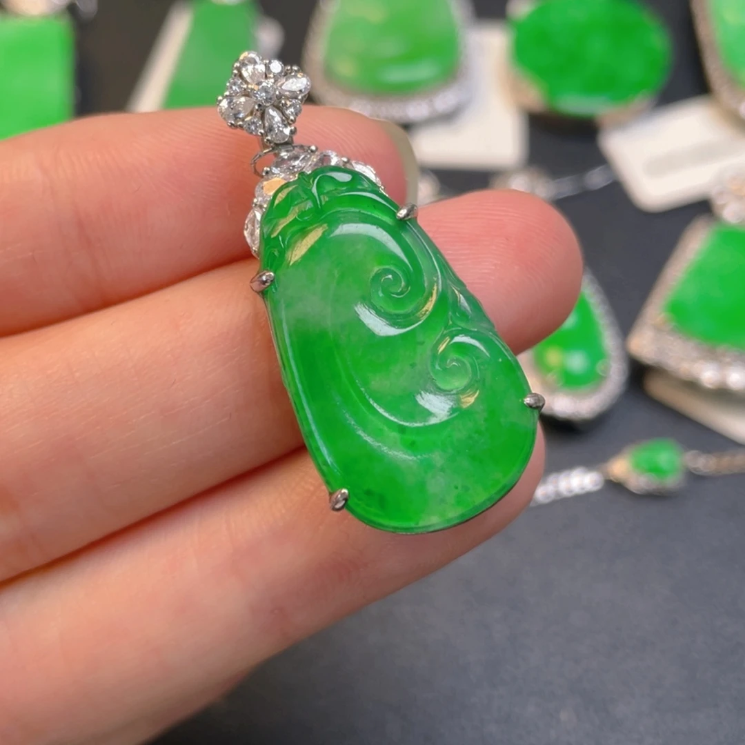 颈饰银S925镶嵌翡翠