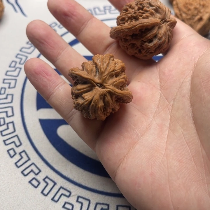 文玩核桃吊坠嘿嘿