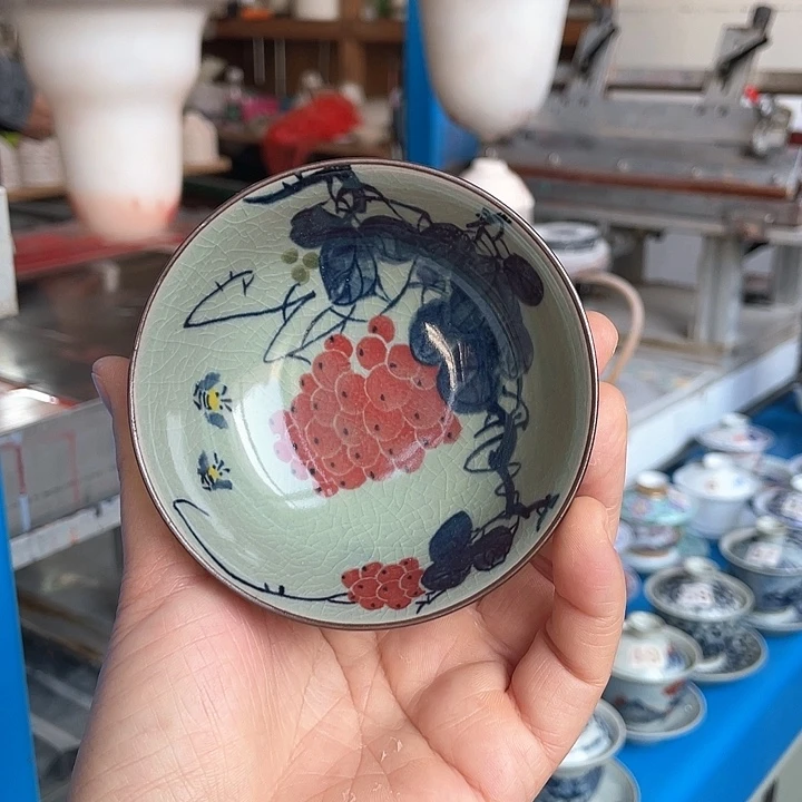 青花釉下彩杯子哈