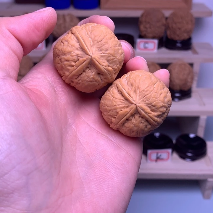 文玩核桃把件58屁桃三棱34尺