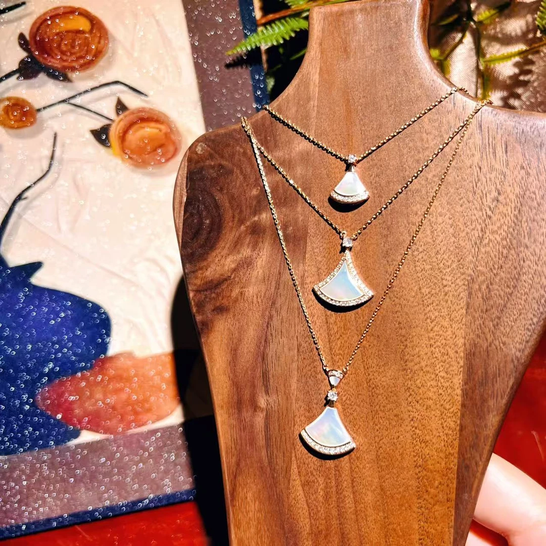 合金贝壳项链 【里里】合金项链镶嵌百搭经典款扇子轻职风