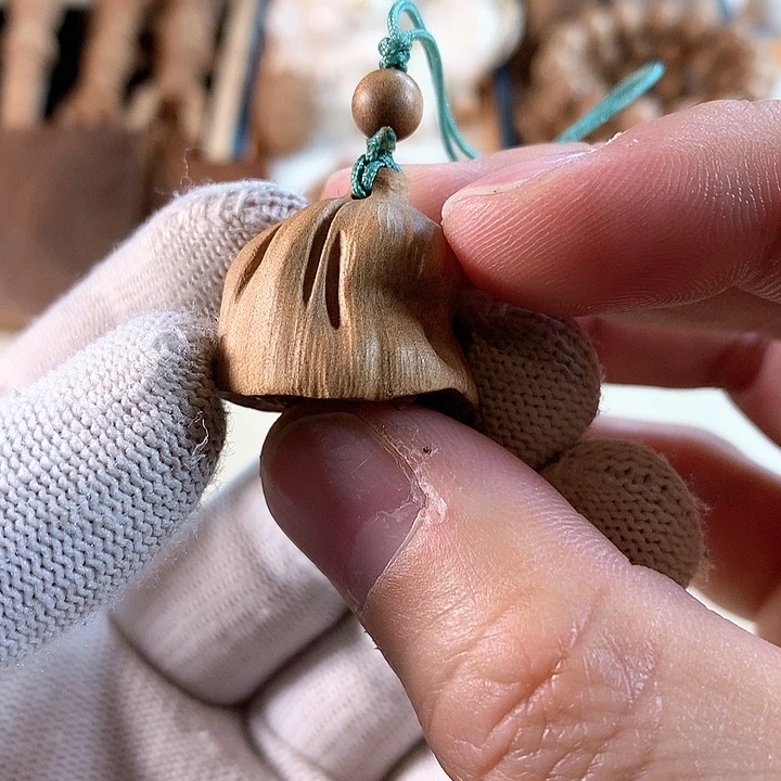 檀香木吊坠东**青莲蓬小吊坠