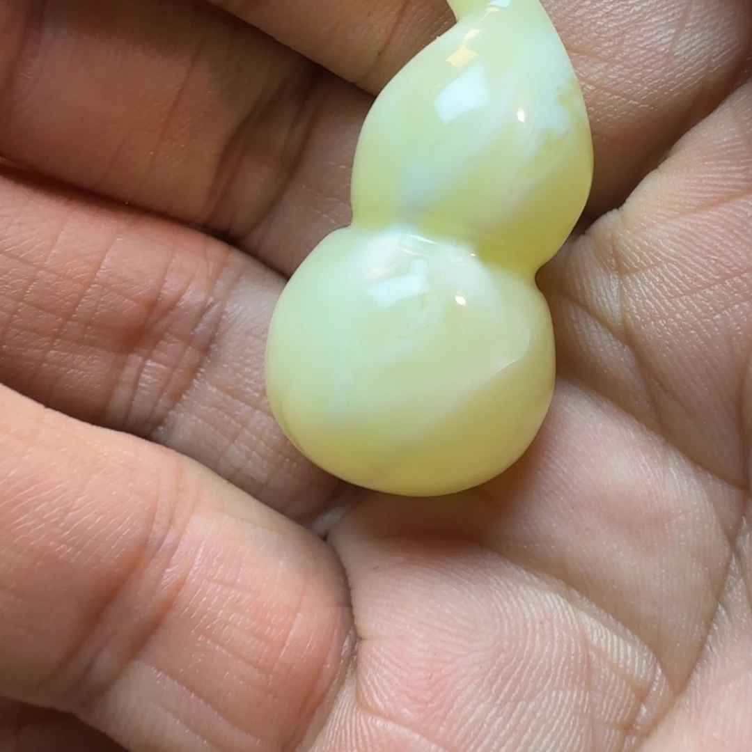 肆***.蜜蜡未镶嵌珠宝奇石