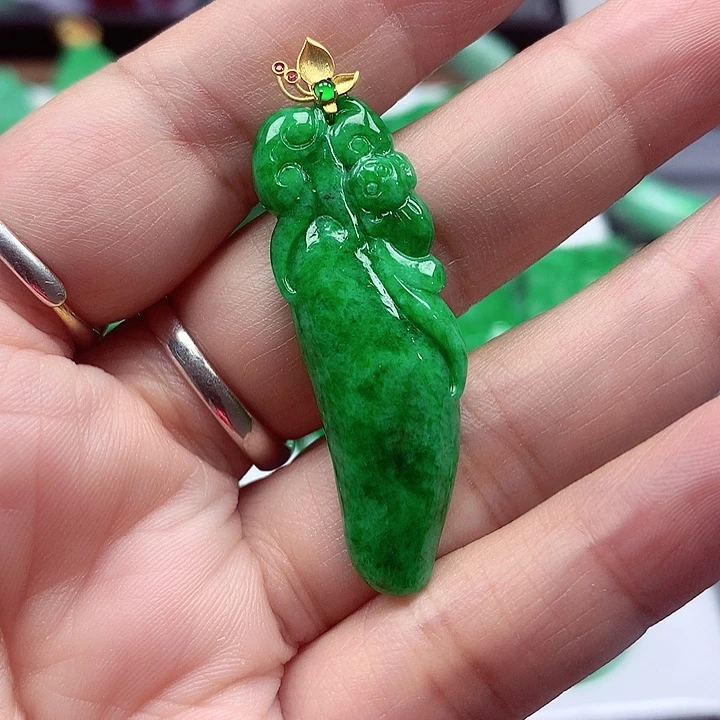 翡翠18K金镶嵌颈饰翡翠