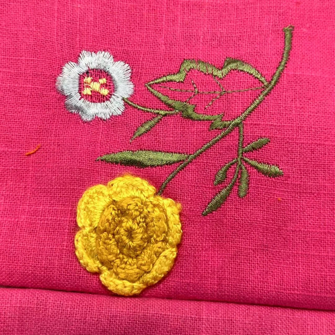 M202-3 粉色黄花抽丝盘垫25*40cm一对出花型随机