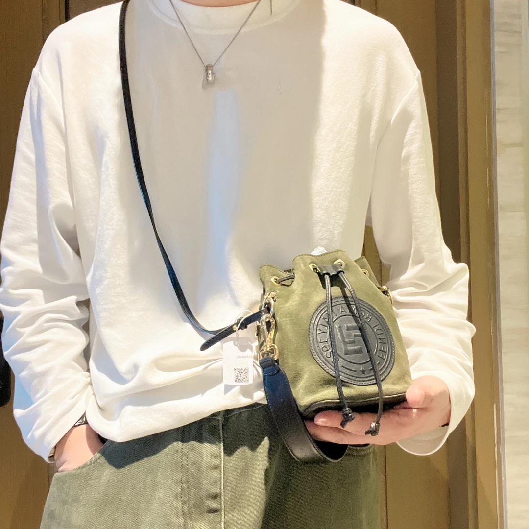 95新 FENDI/芬迪 【龙】26 0541 绿色麂面斜挎小水桶