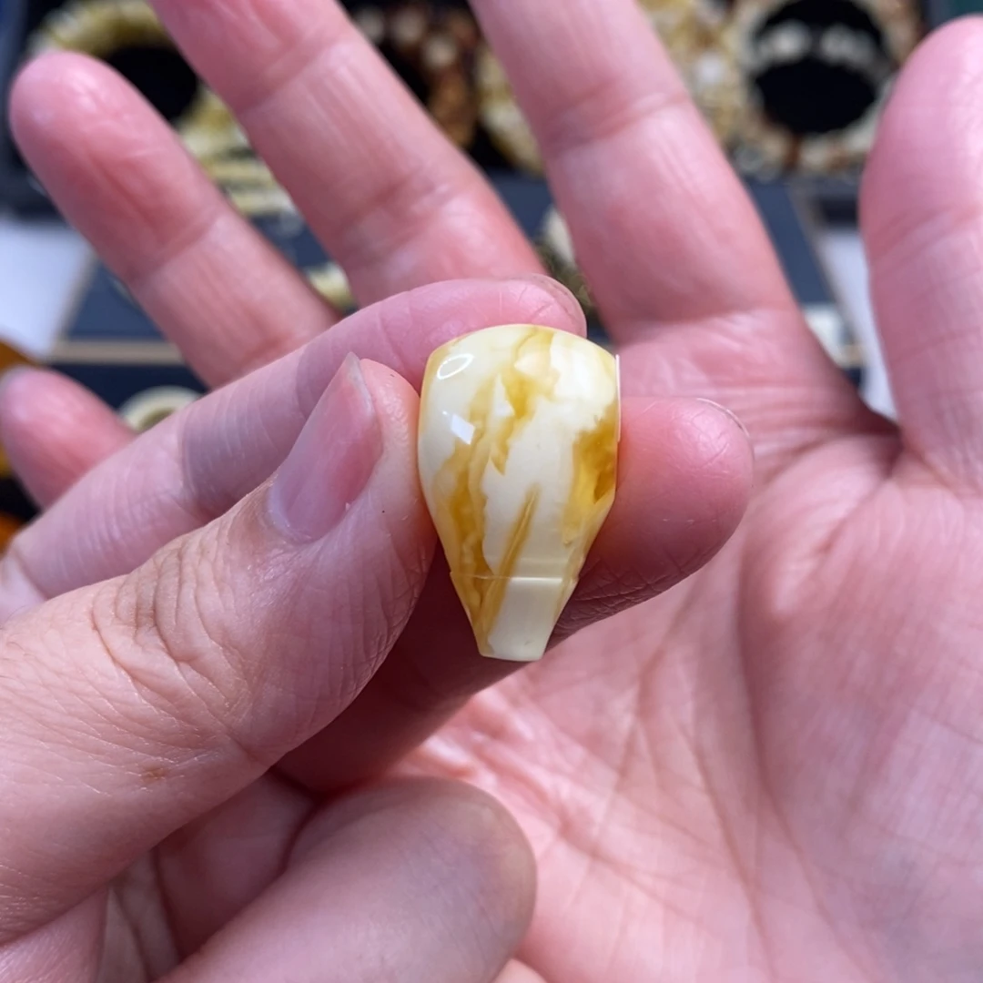 蜜蜡未镶嵌裸石瓷白妖花三通13.5