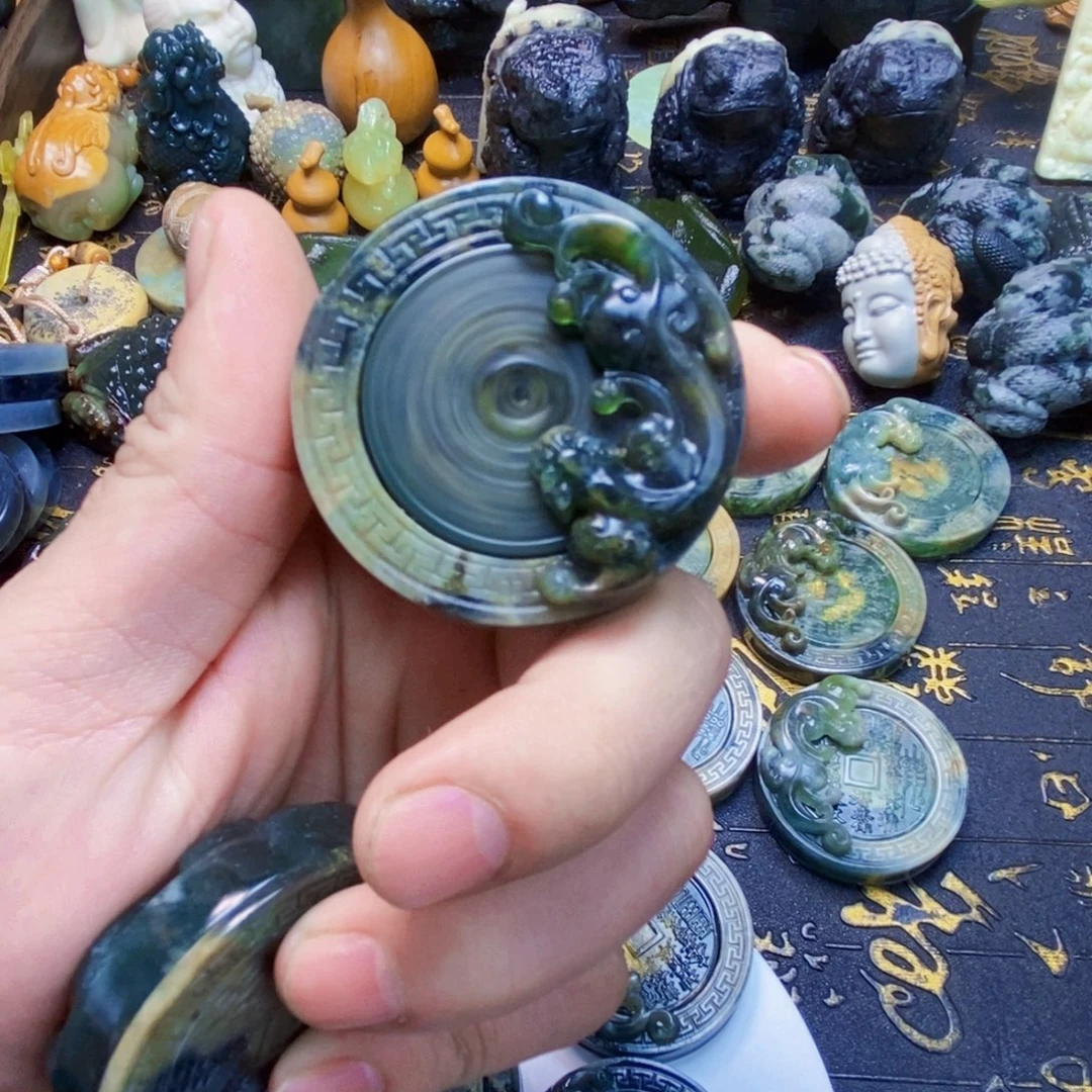 诺***西蛇纹石玉未镶嵌颈饰