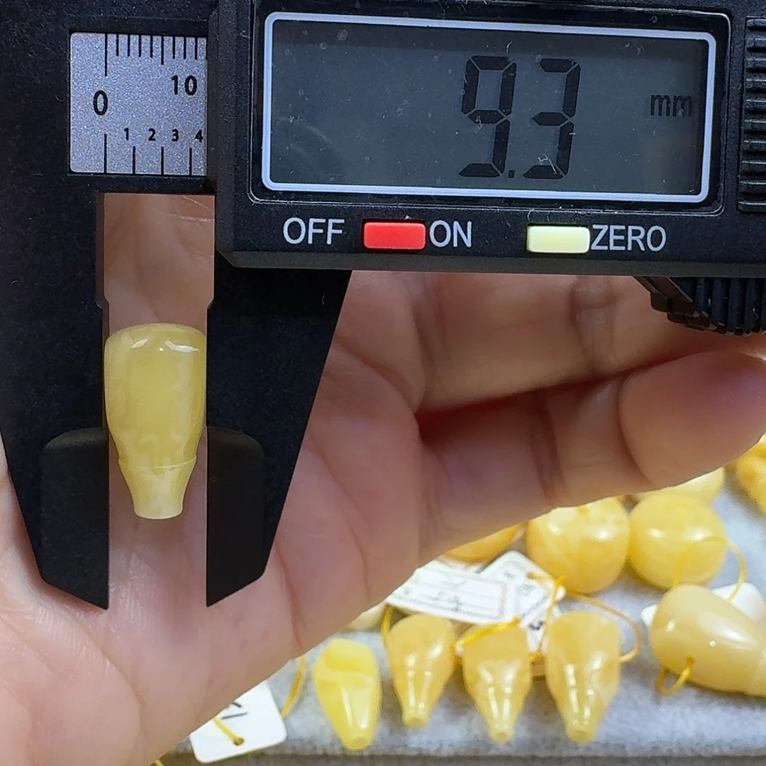 绿***间裸石蜜蜡未镶嵌30