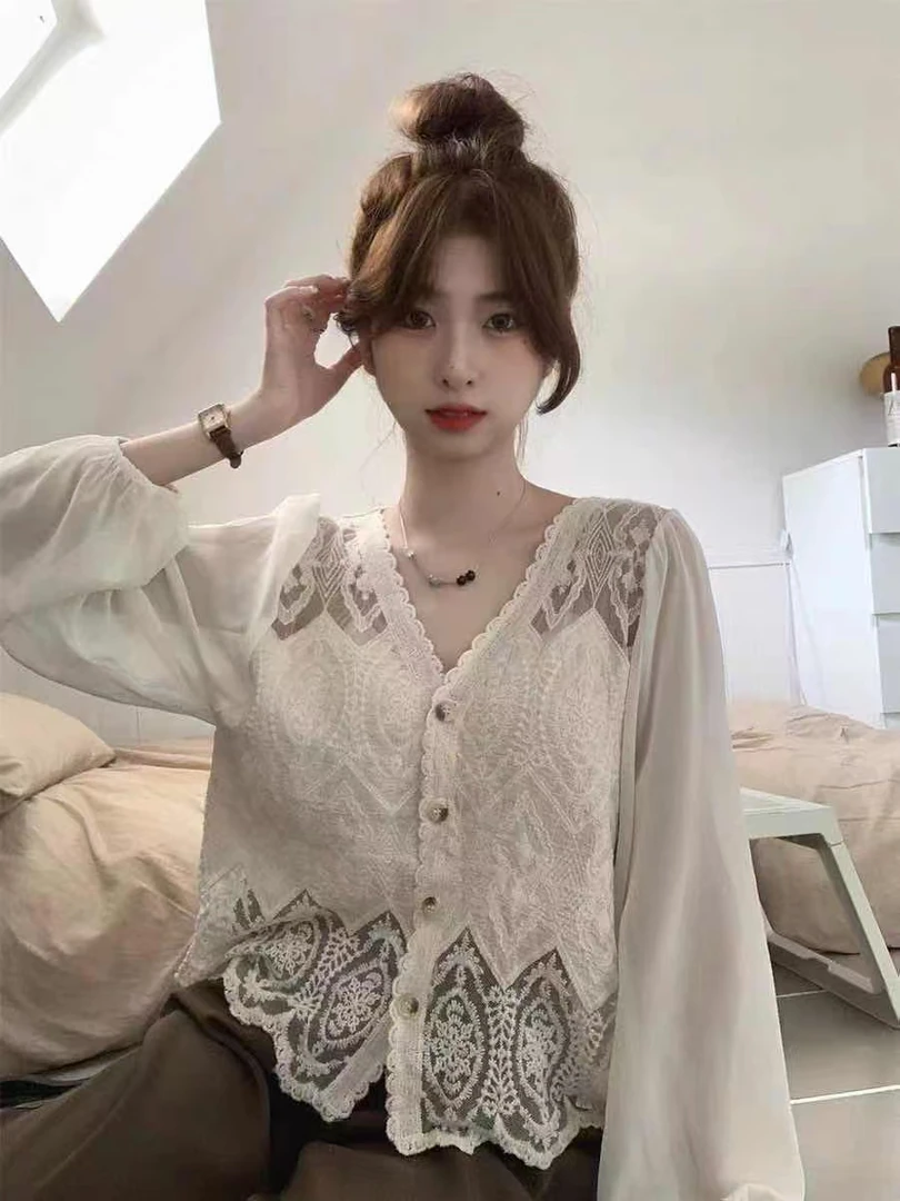 2025年秋季新款温柔风小提花遮肉蕾丝小衫女单排扣泡泡袖衬衣2008