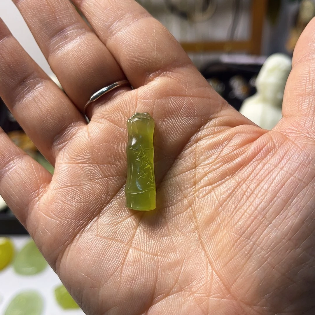未镶嵌蛇纹石玉颈饰