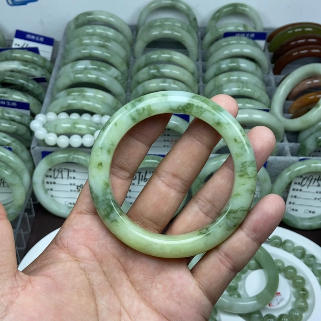 S***w未镶嵌蛇纹石玉手镯