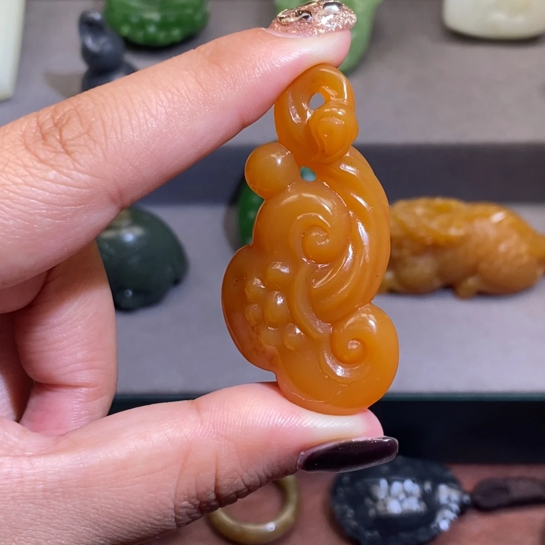 石英质玉（缅黄）未镶嵌颈饰