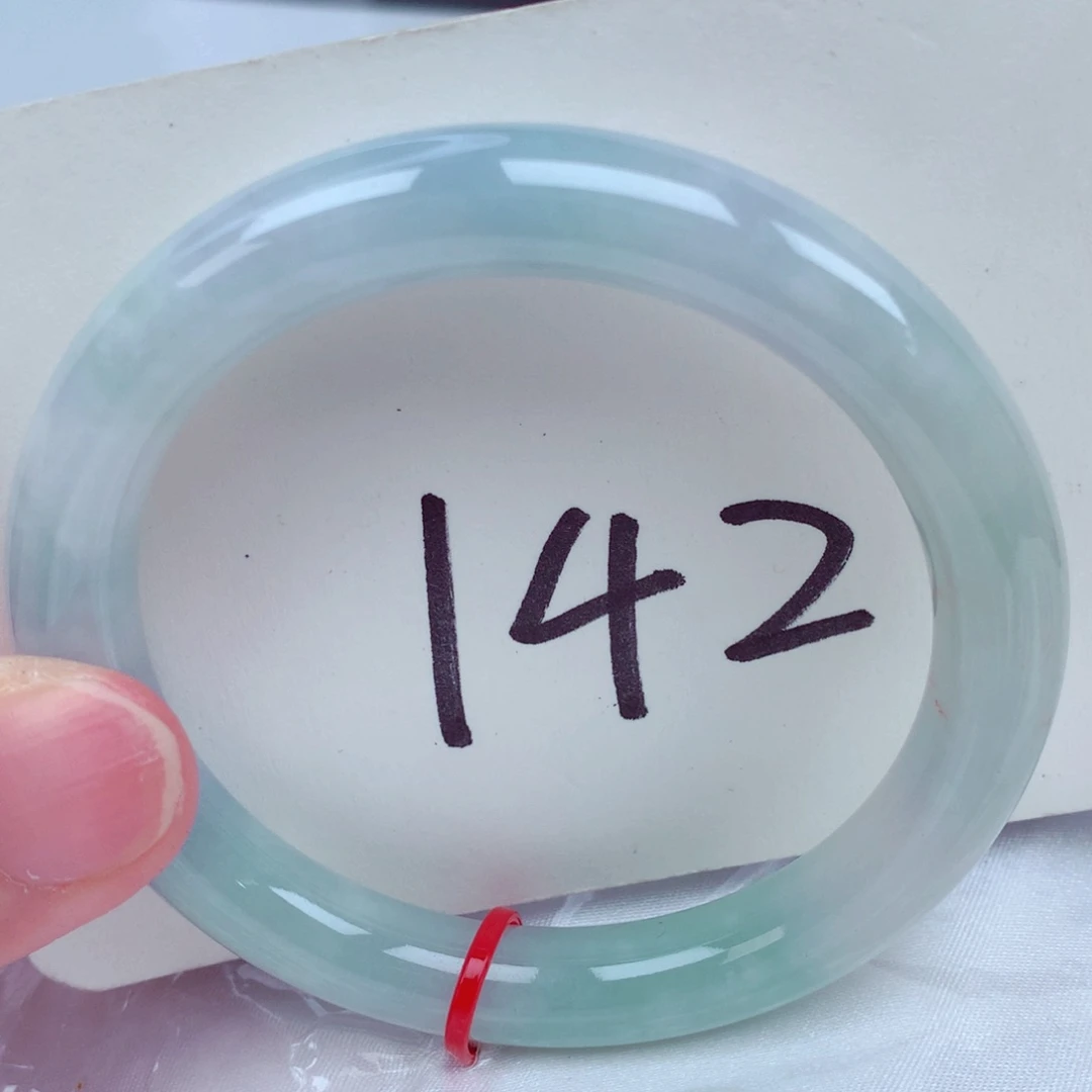 翡翠手镯未镶嵌翡翠