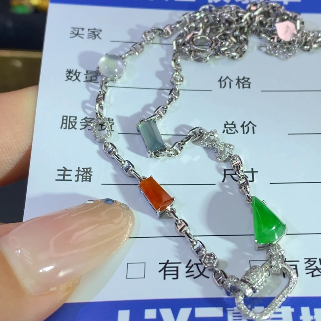 颈饰18K金镶嵌翡翠