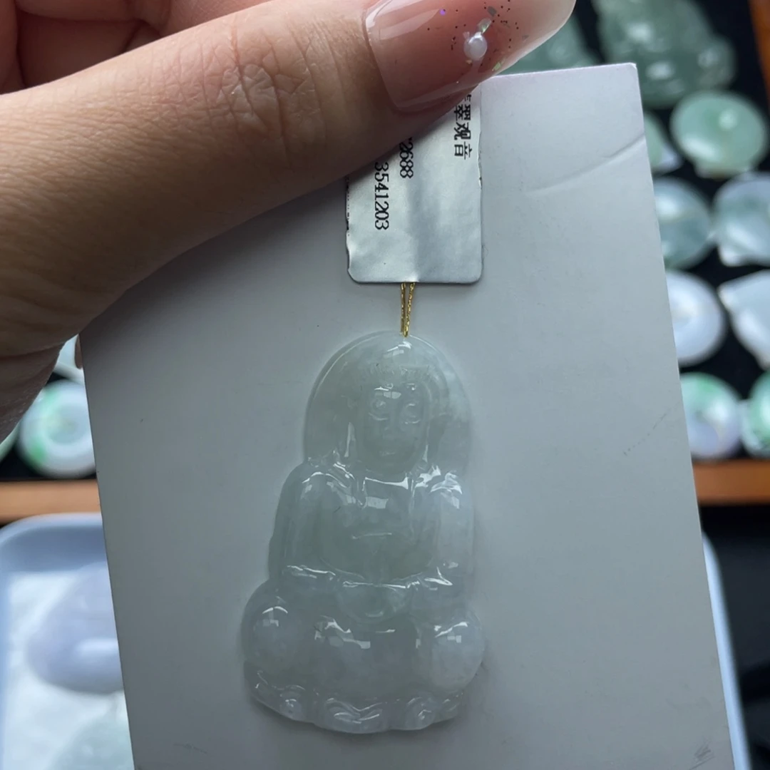 翡翠未镶嵌颈饰观音