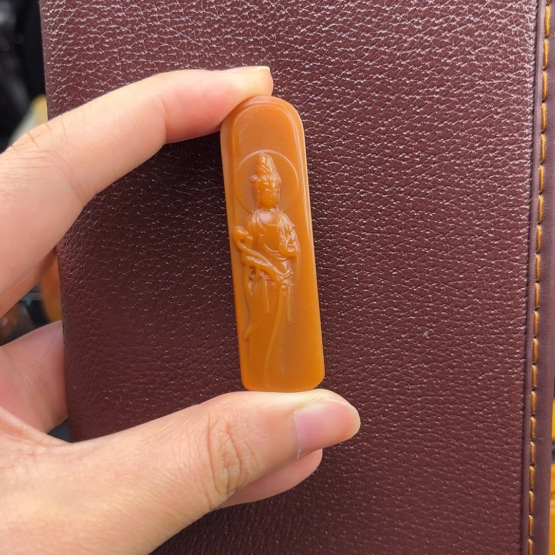 吖***伟石英质玉吊坠未镶嵌