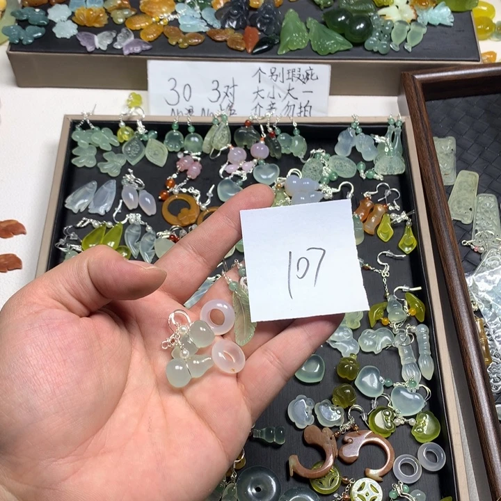 J***陈蛇纹石玉合金耳钉