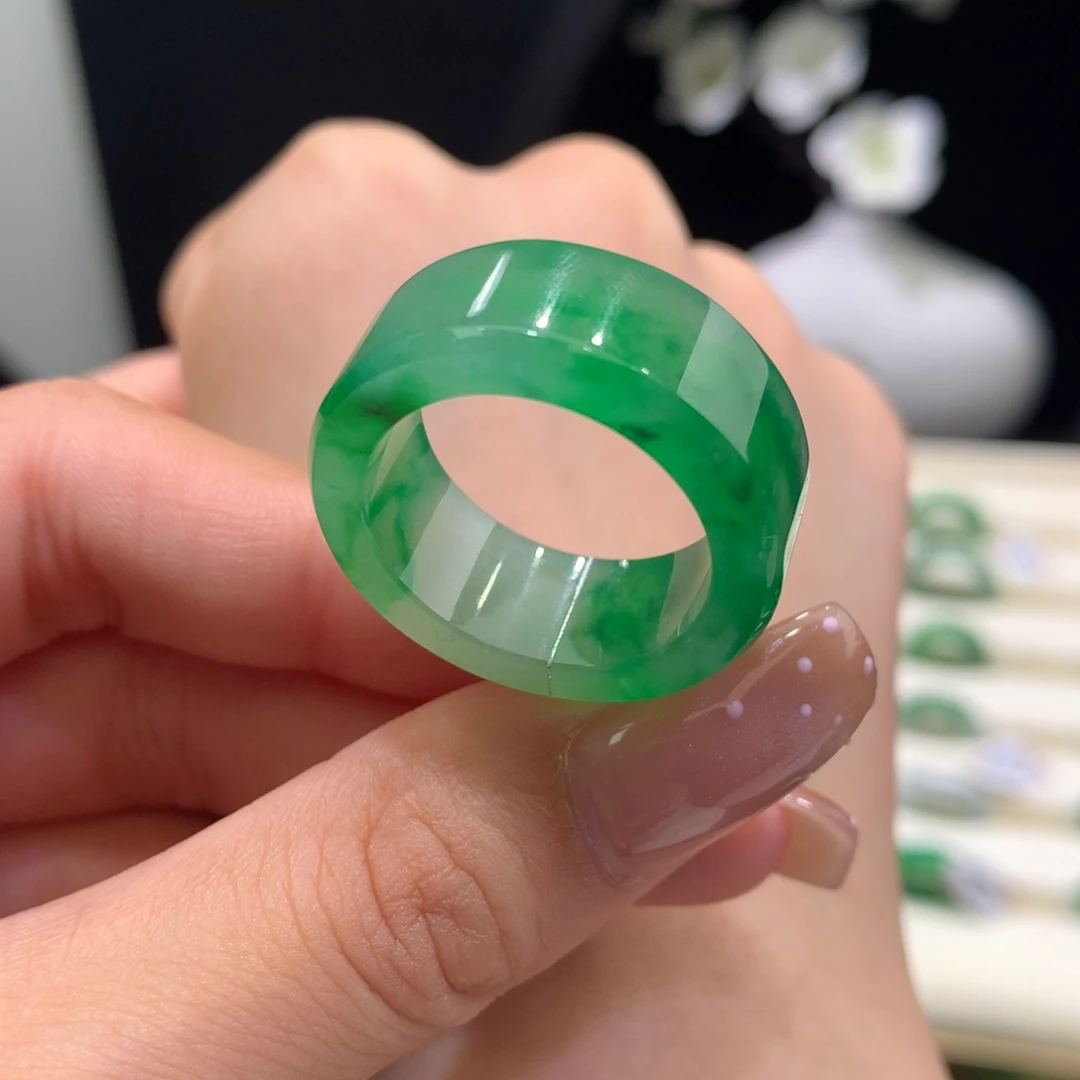 翡翠未镶嵌戒指翡翠