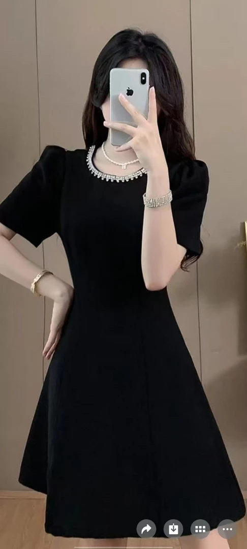 静奢法式风小黑裙女2025年夏季新款纯色圆领钉珠蕾丝拼接连衣043