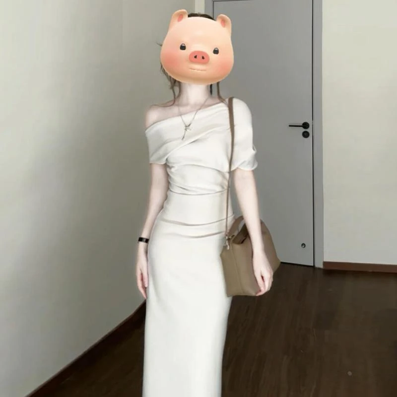 2025新款初夏韩系穿搭斜肩荡领连衣裙子女春夏季气质修身包臀长裙