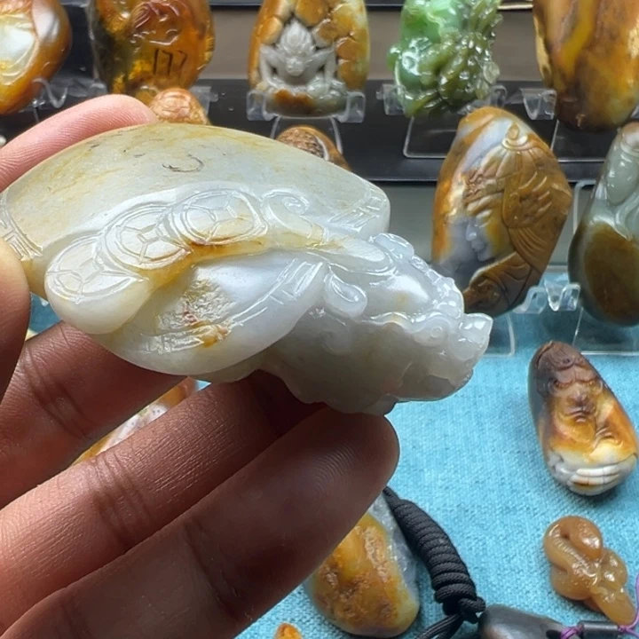 和田玉未镶嵌把件