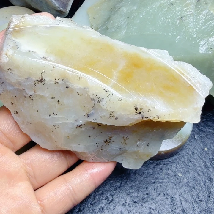 和田玉（糖玉）未镶嵌珠宝奇石