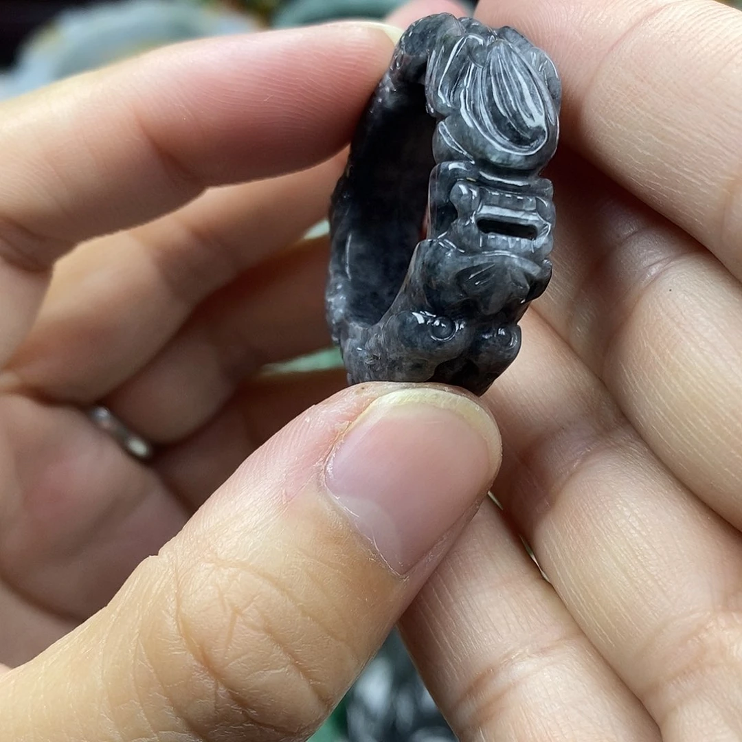 颈饰未镶嵌翡翠龙戒