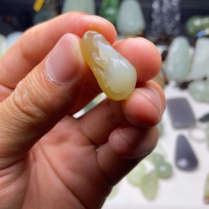 和田玉未镶嵌挂件