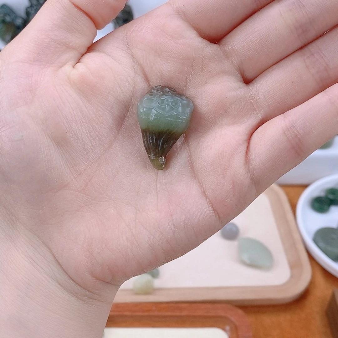 和田玉未镶嵌吊坠(赠链)