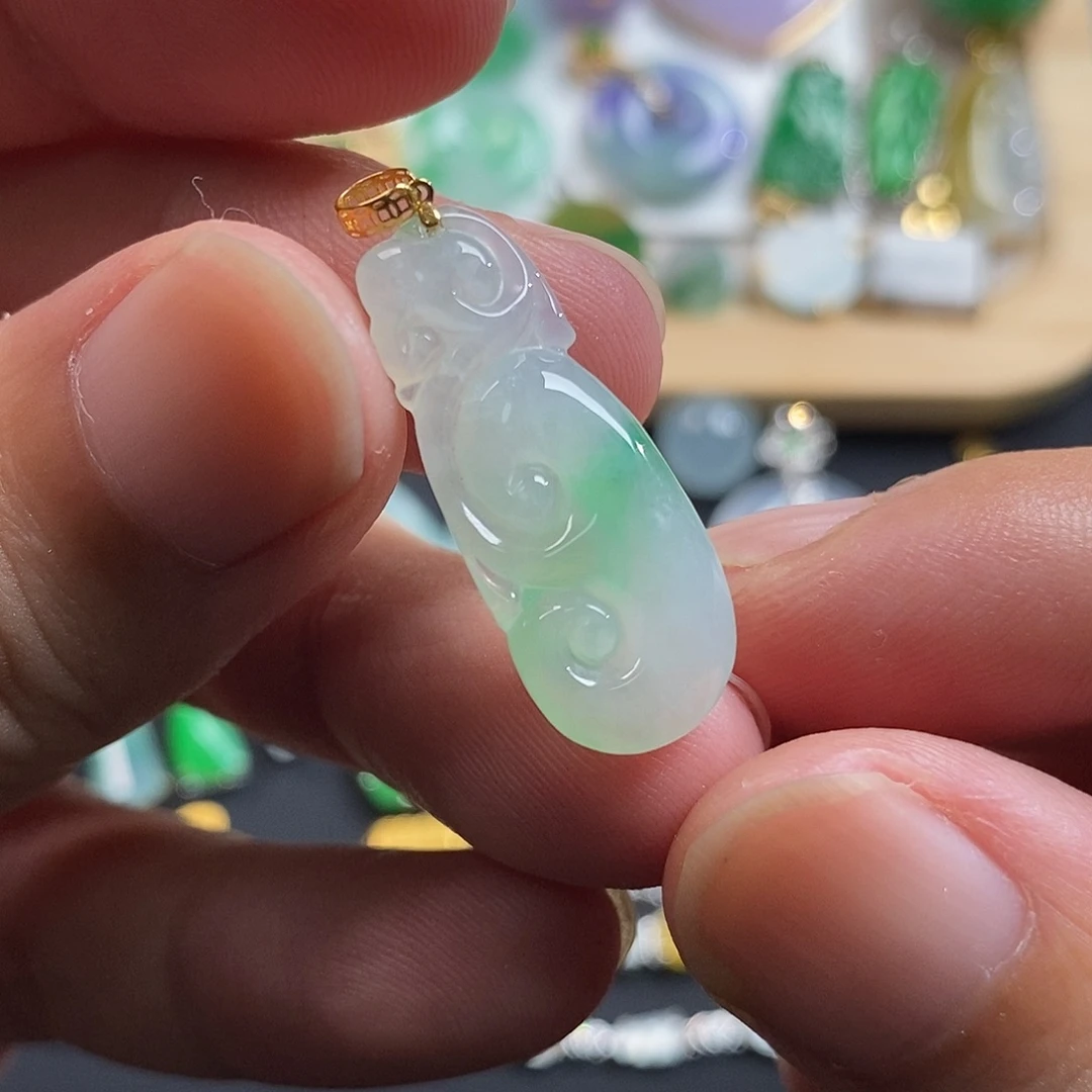 翡翠18K金镶嵌颈饰翡翠