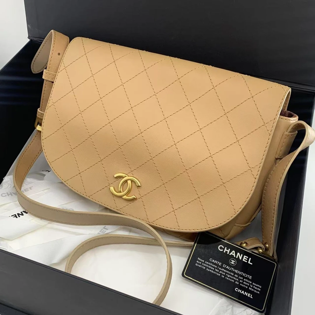 99新 Chanel/香奈儿 Chanel/香奈儿 奶茶色链条斜挎包bwz11550