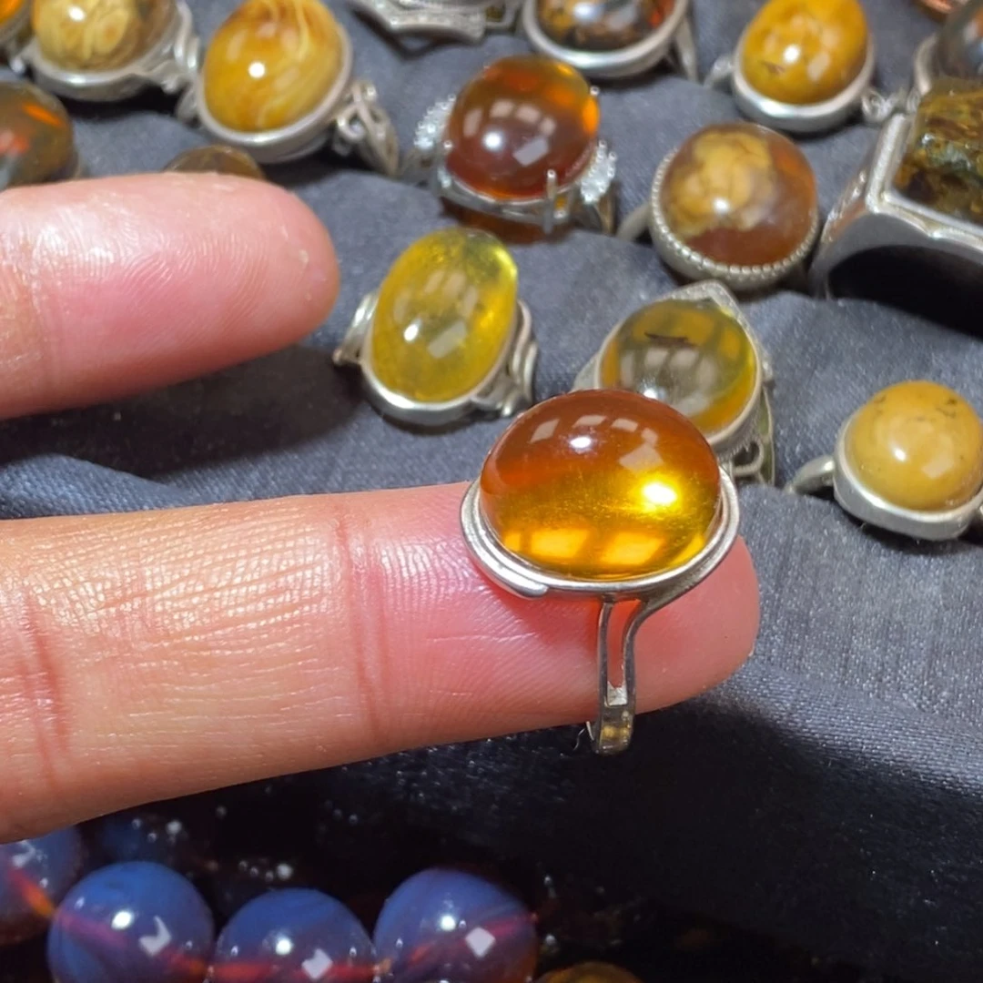 琥珀戒指未镶嵌?****飘