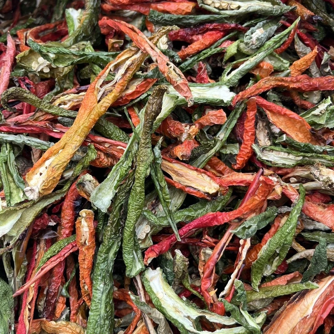 农家特产新鲜青红干辣椒日晒切开香味扑鼻