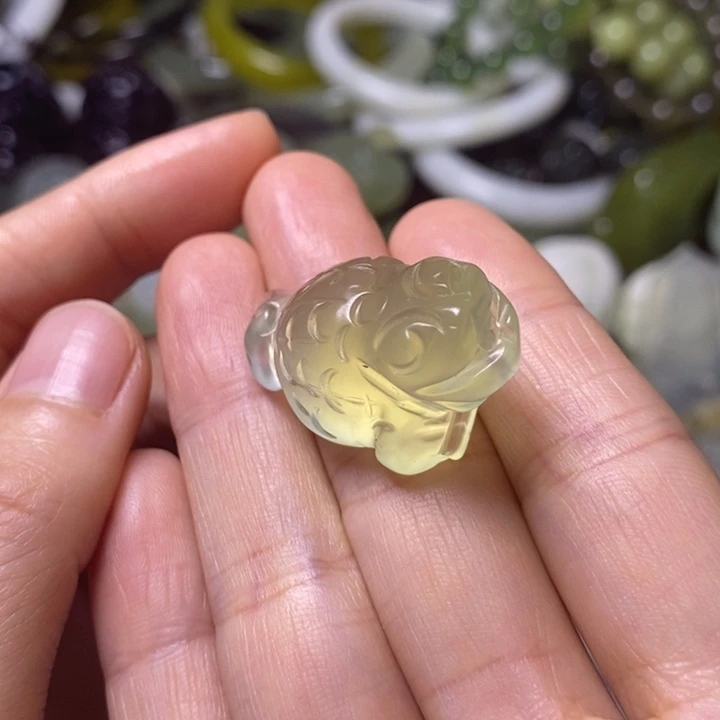 岫玉岫玉颈饰未镶嵌