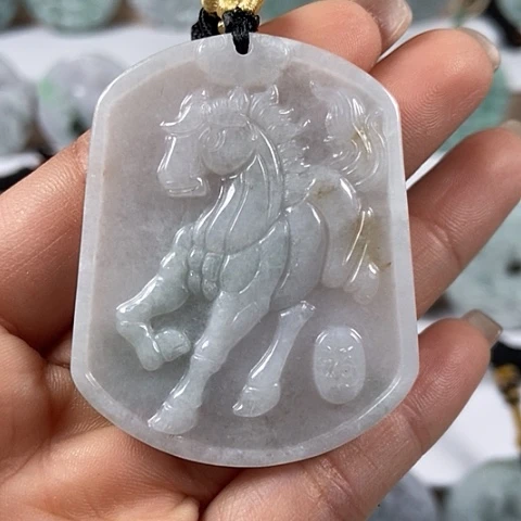 翡翠颈饰未镶嵌马到成功福利