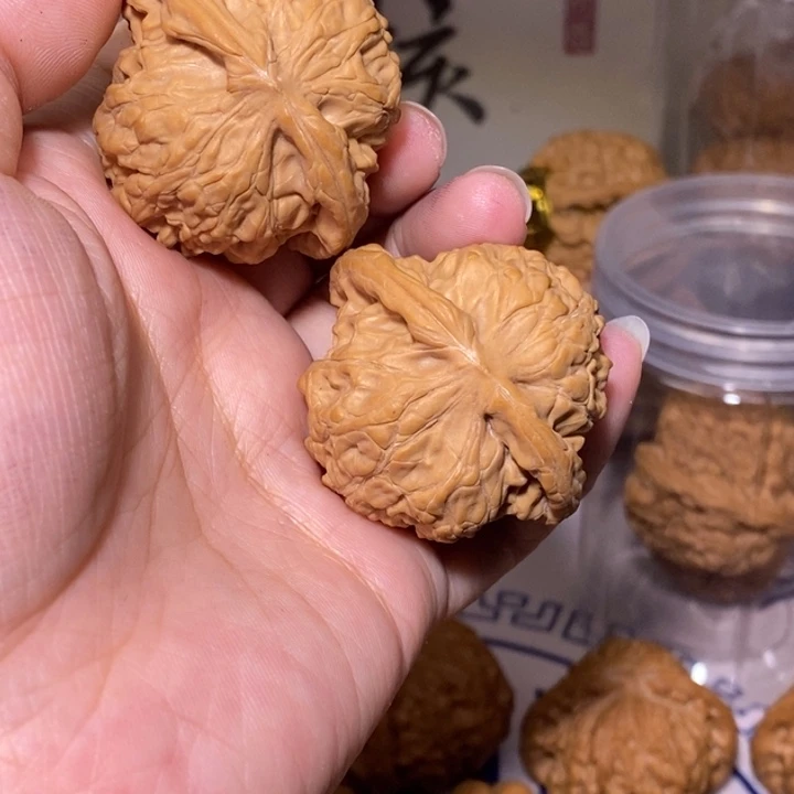 核桃把件薇**店红宝石42尺全品