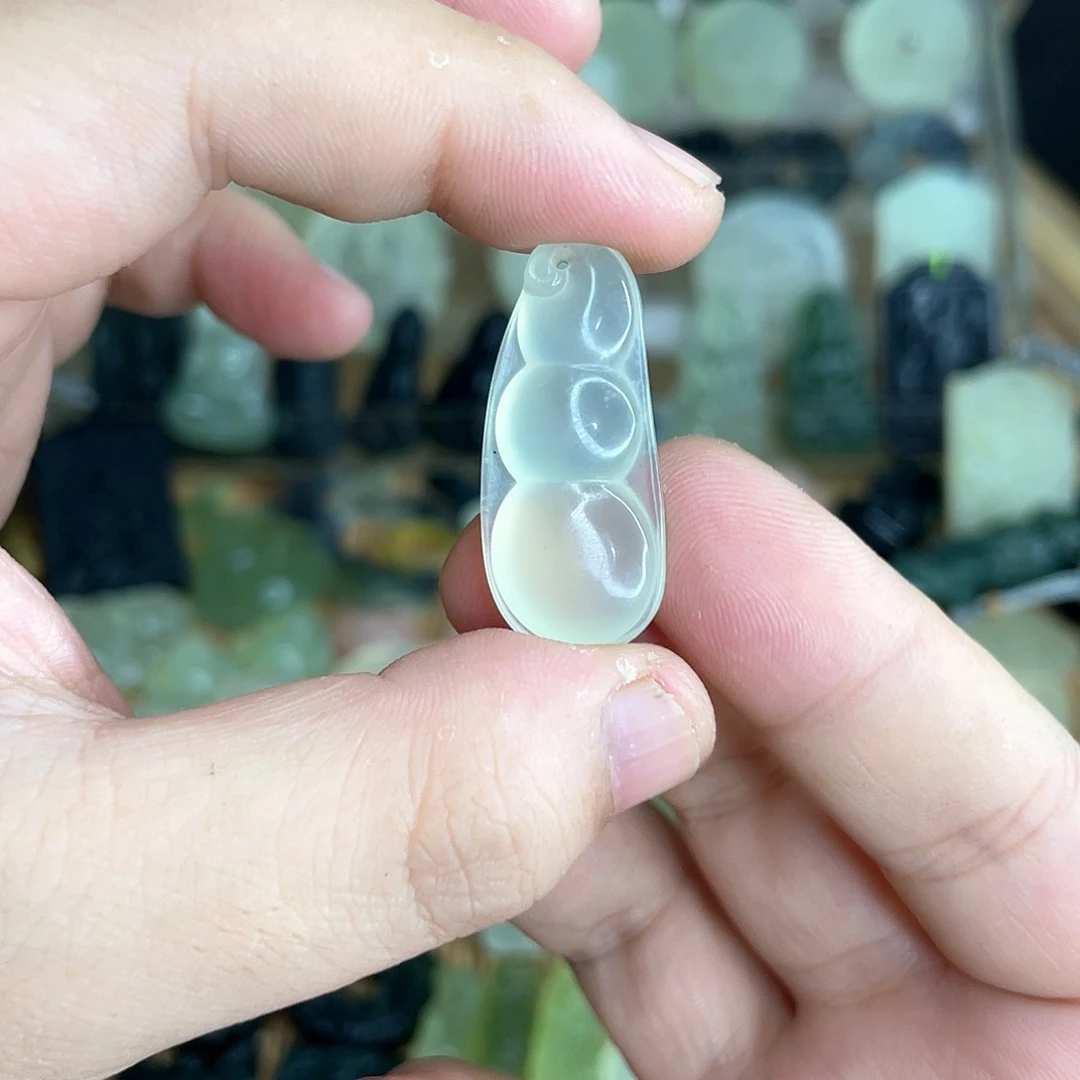 未镶嵌岫玉颈饰豆子