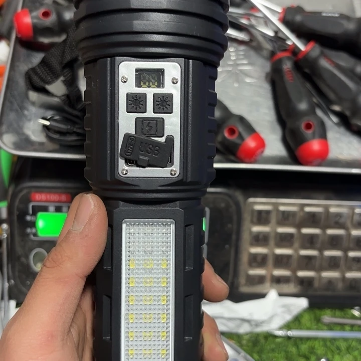 外贸品牌手电筒一个