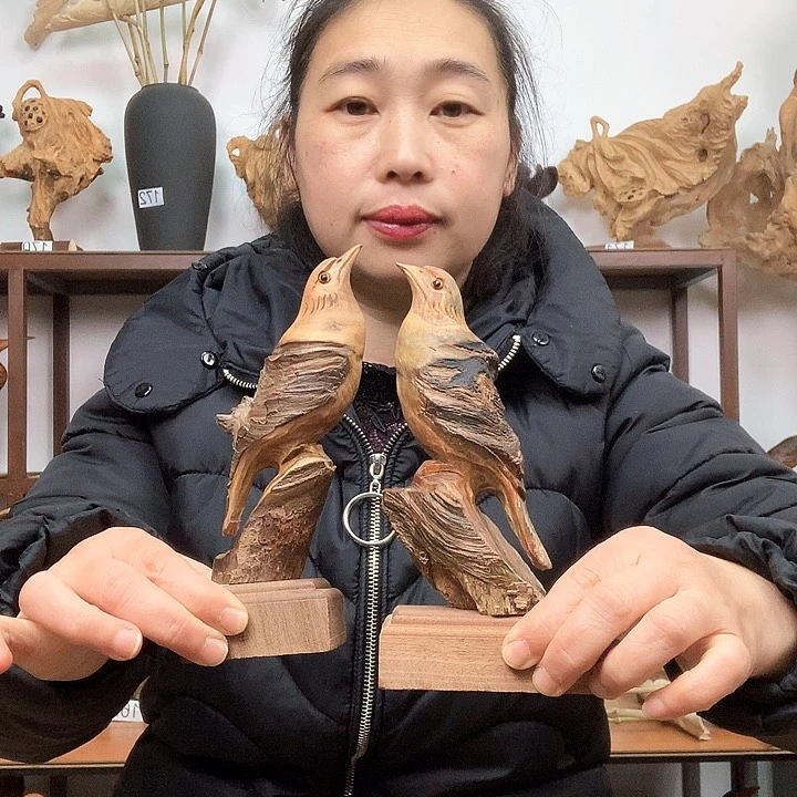 松木春****…琥珀木小鸟摆件