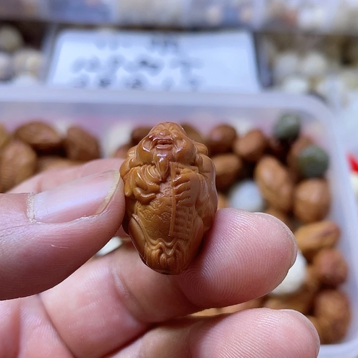 白玉菩提吊坠精品橄榄核雕刻件八颗